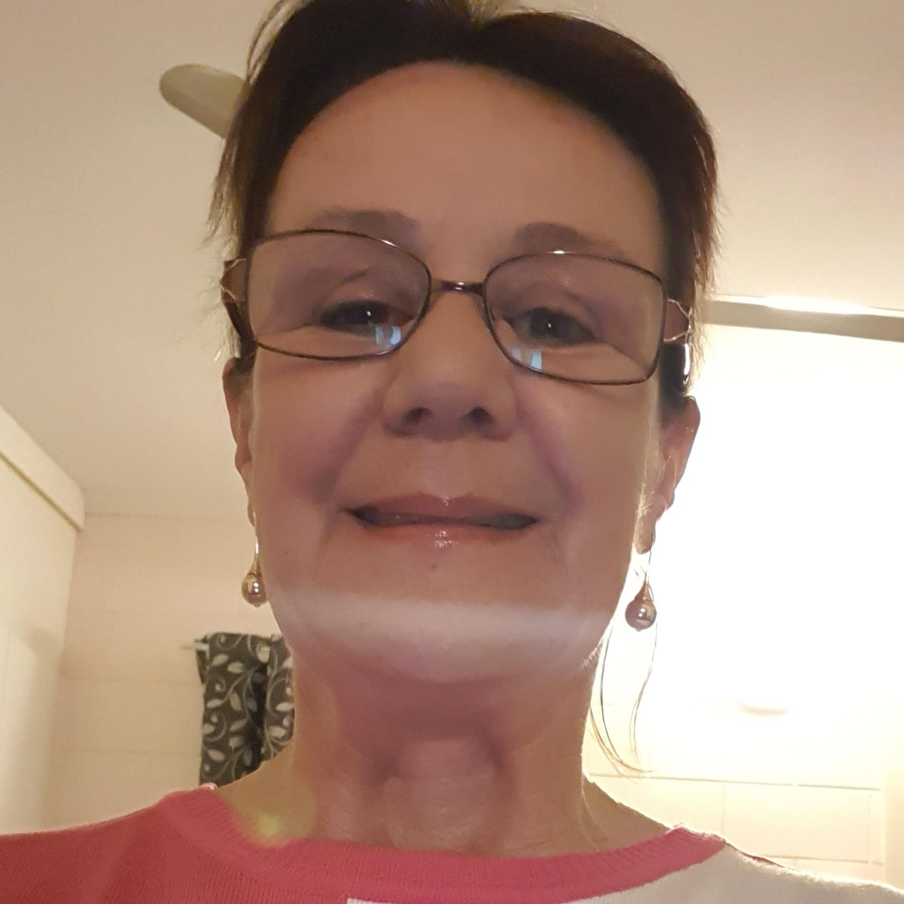 JULIE Stubna