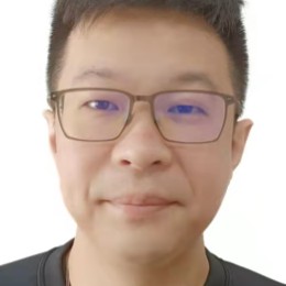 侯 军